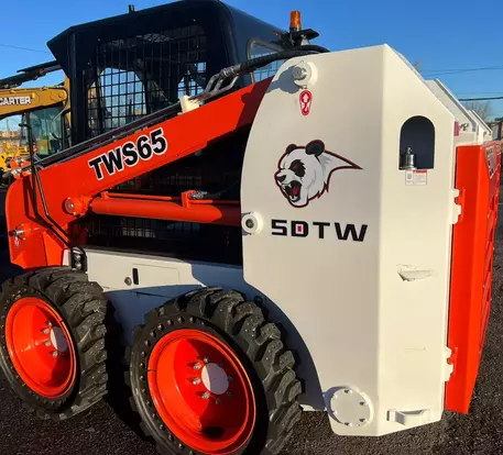 SDTW TWS 45 вид на логотип сзади крупный план