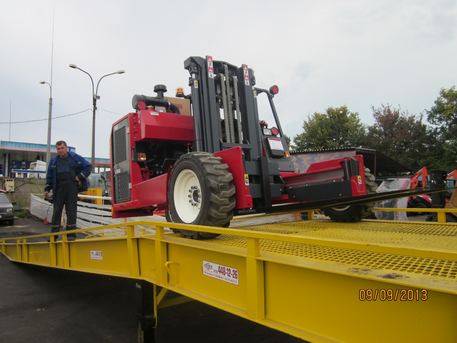 Мобильный вилочный погрузчик Moffett M9