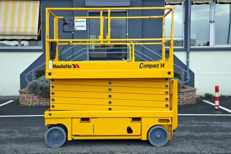 Ножничный подъемник Haulotte Compact 14