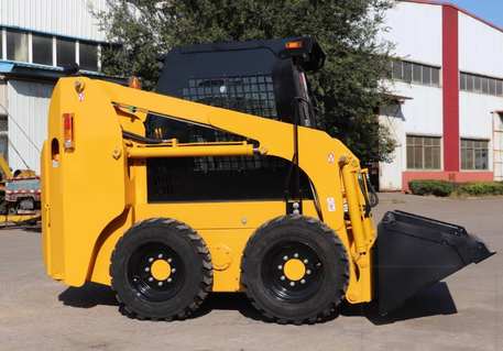 SDTW TWS 60 фронтальный мини погрузчик на складе вид справа