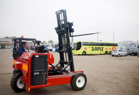 Мобильный вилочный погрузчик Moffett M9