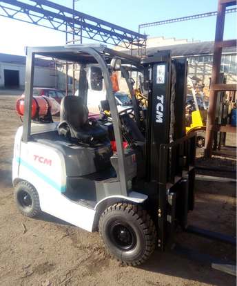 Газобензиновый вилочный погрузчик TCM FG 18 C13