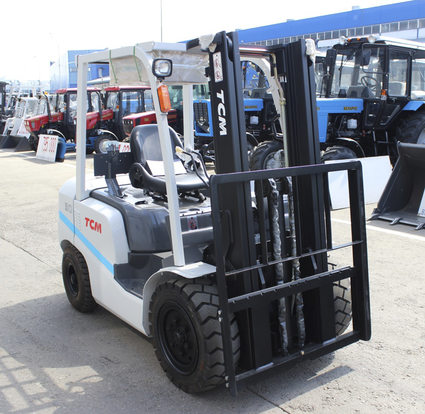 Дизельный вилочный погрузчик TCM FHD 30 T3A